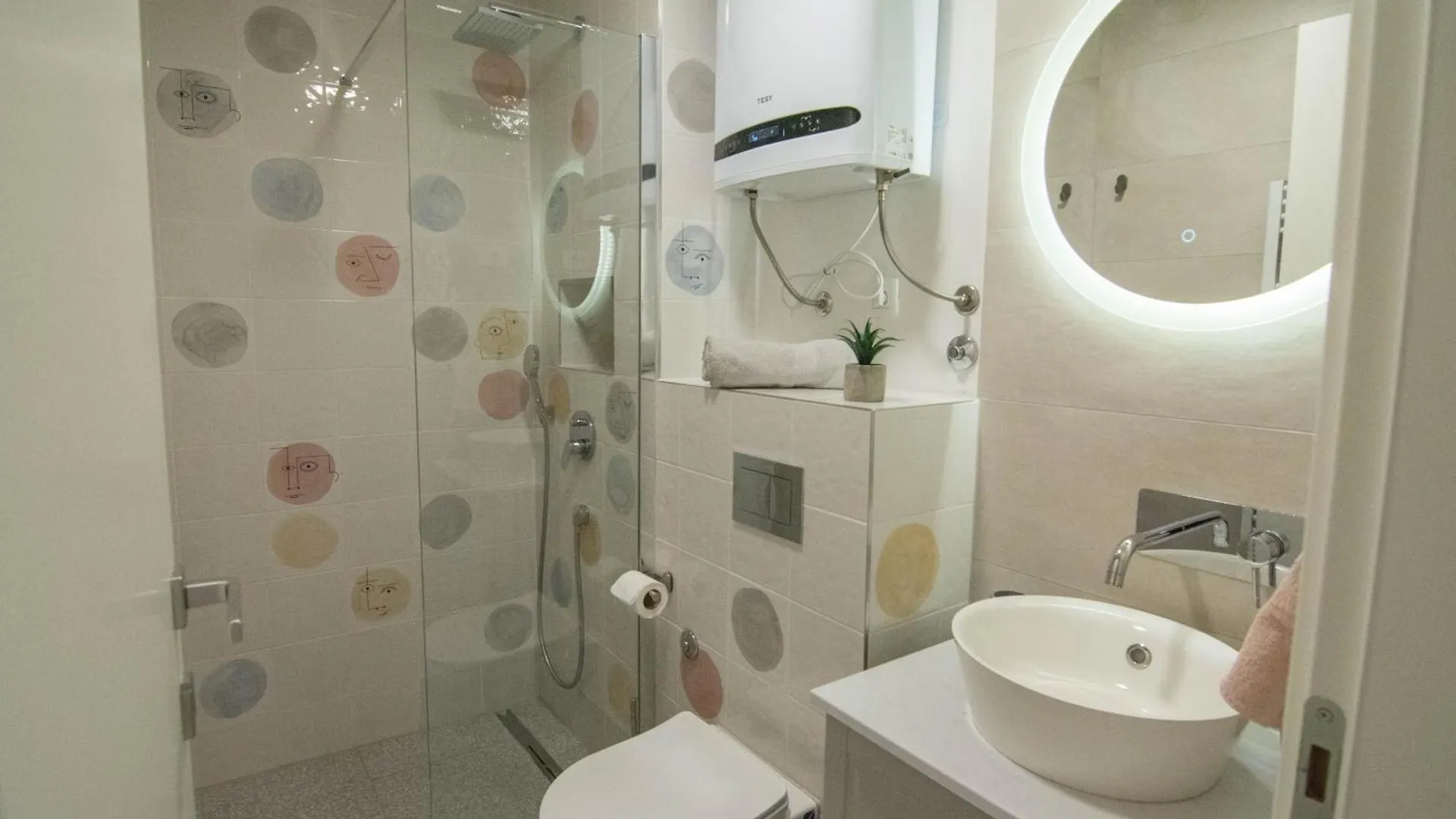 Romiru Rooms And Studio Apartment Σπλιτ 0*,