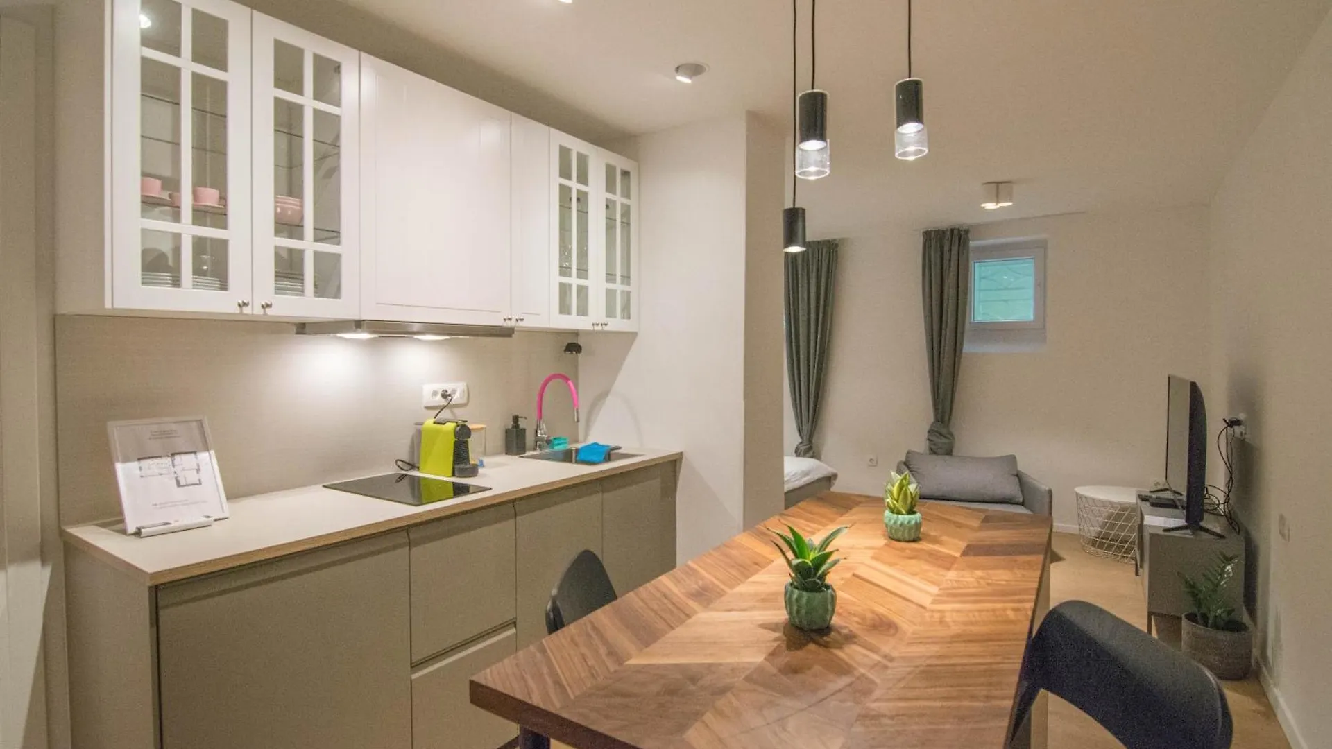 Romiru Rooms And Studio Apartment Σπλιτ