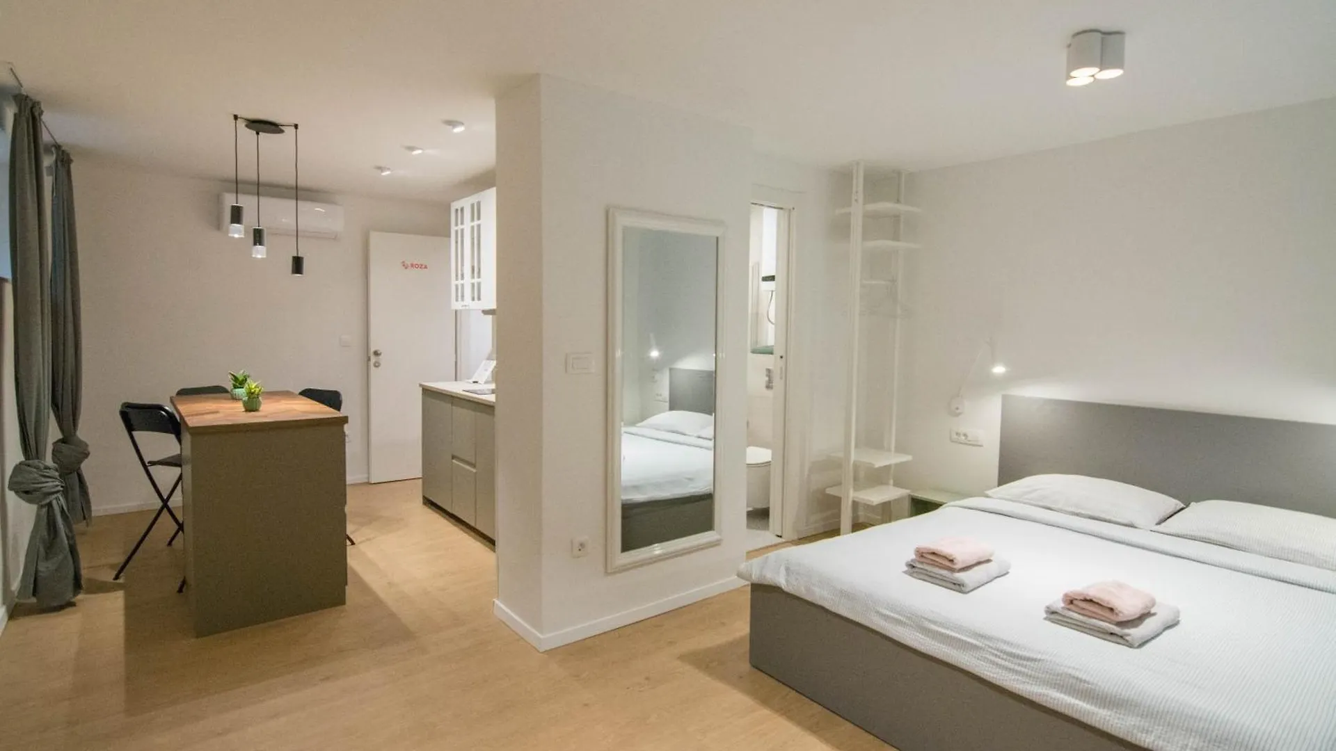 Romiru Rooms And Studio Apartment Σπλιτ